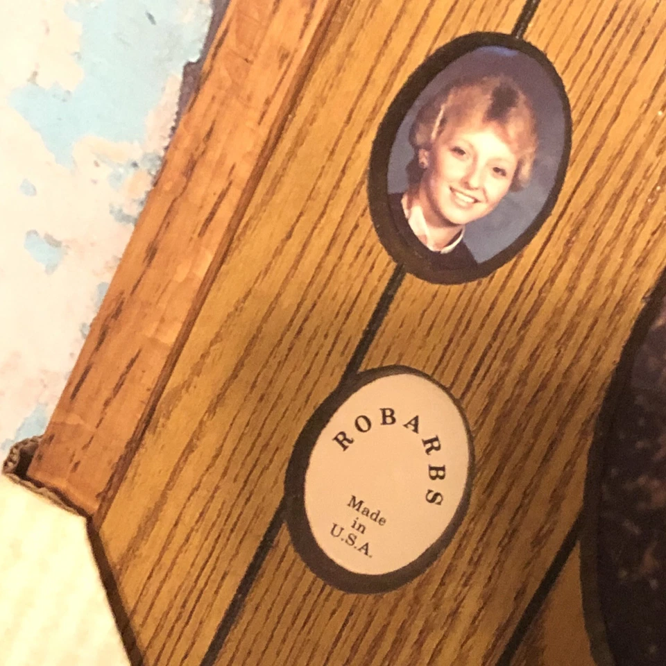 De colección Años 80 Robarb’s SCHOOL DAYS Marco Madera Roble Macizo Nietos ENMARCADO Colgante Foto 4 de 4