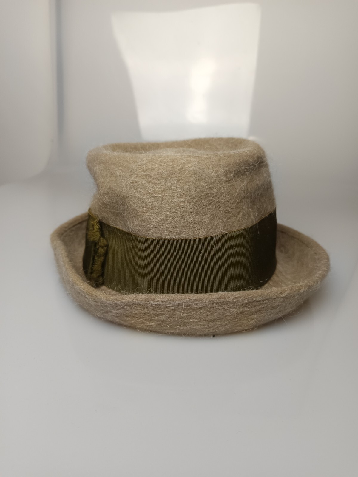 Vintage European Style Fedora Hat for Timeless Elegance-image