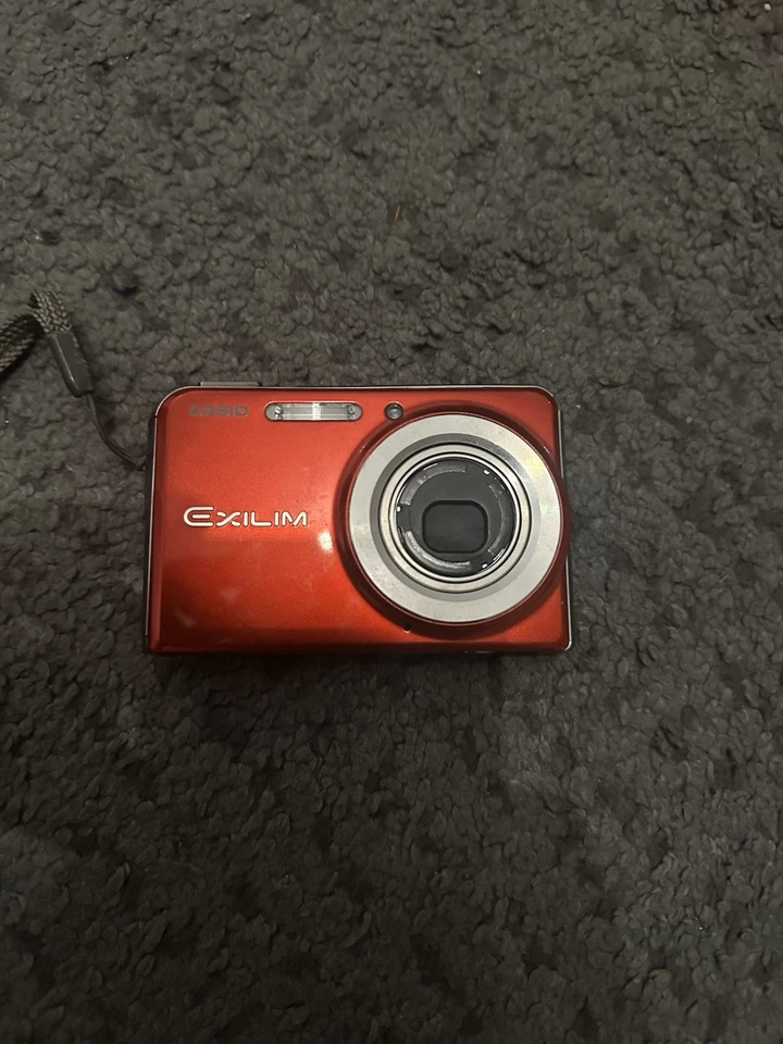 Casio Exilim EX-S880 Digitalkamera ungeprüft