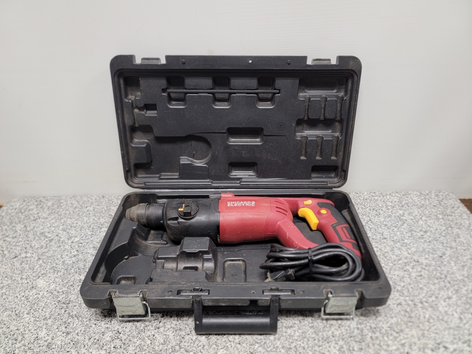 Chicago Electric 1&rdquo; SDS Rotary Hammer 69276 