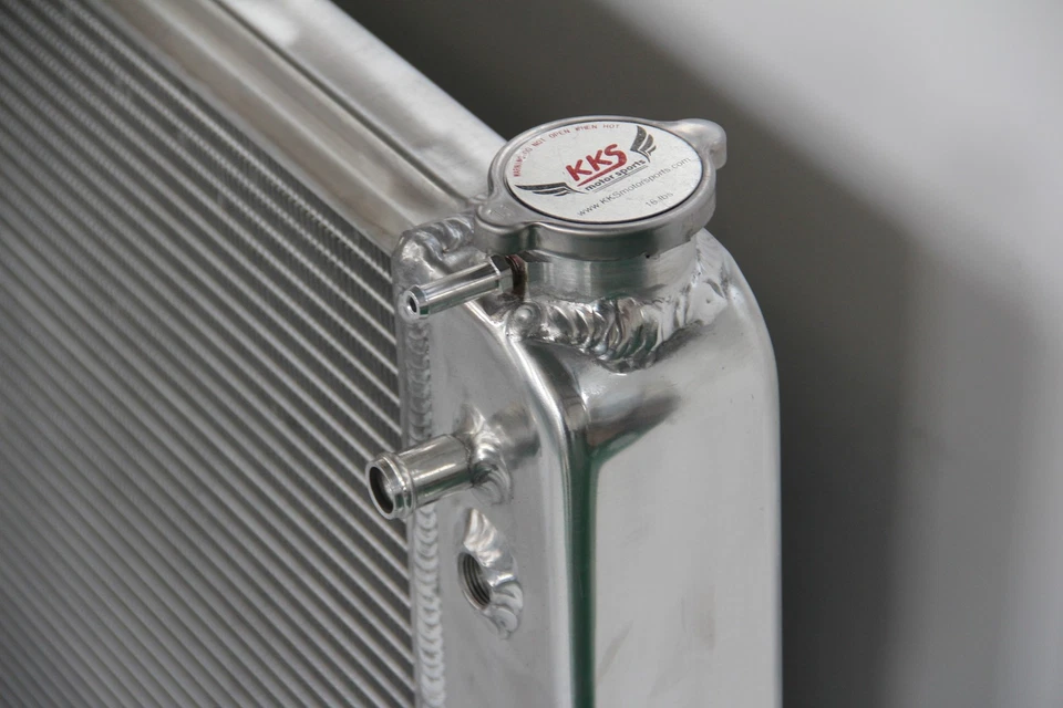 Radiador KKS 1696 3 filas apto para 88-00 Chevy GMC C/K C1500 C2500 C3500 K1500 7,4 V8 Foto 4 de 4