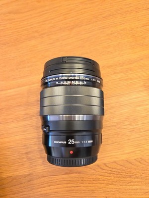 Olympus M.ZUIKO DIGITAL ED 25mm F1.2 PRO MFT Objektiv 