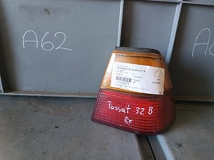 321945112T Rücklicht Rückleuchte rechts VW Passat B2 FL Schrägheck