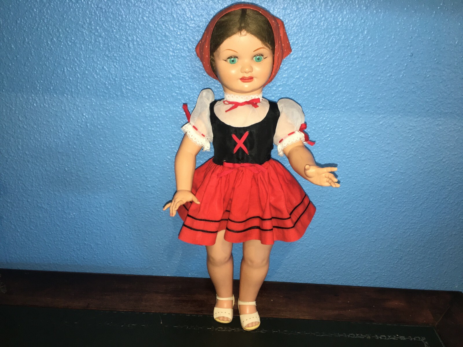 ANTIGUA MUÑECA TRAJE REGIONAL PASTORA AÑOS 50