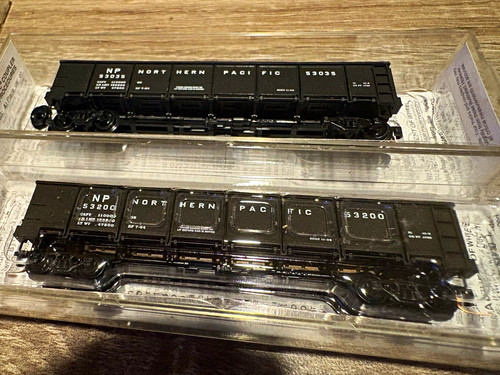Micro-Trains Línea N Escala Northern Pacific Coches Madera Paquete de 2 53035 53200 | Condition: New
