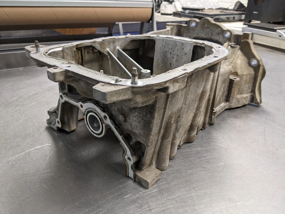 Cacerola de aceite superior del motor para Toyota Prius c 1.5 12-18 Foto 4 de 4