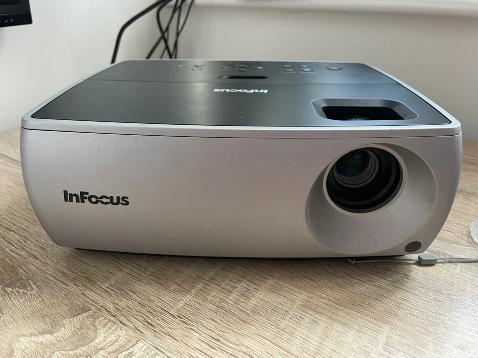 INFOCUS IN2104EP Projector PIXLES on projection Total lamp hours 1506 Working - Image 4 of 4
