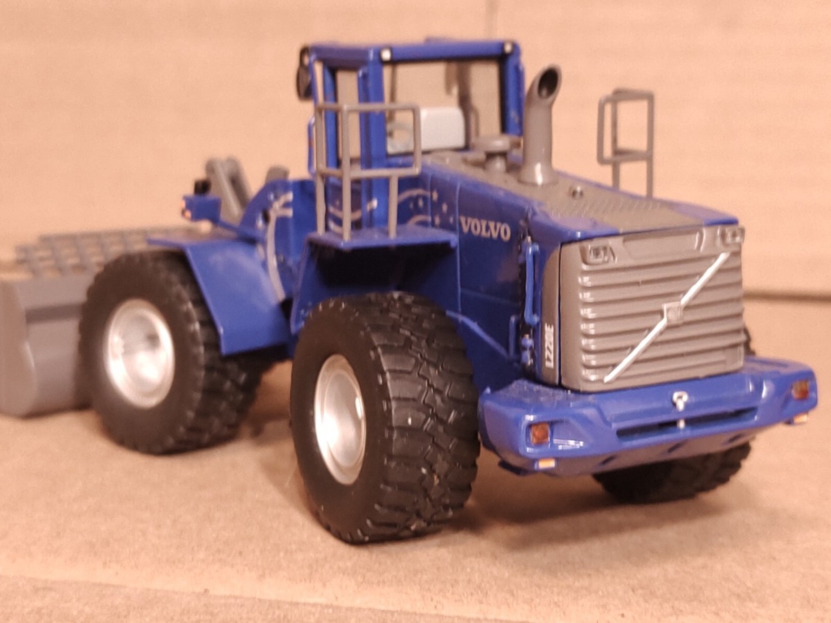 モーターアート　VOLVO　DD-24　ロードローラー　スケール 1/50 Miniature Construction World - Volvo DD24 Tandem Drum Roller