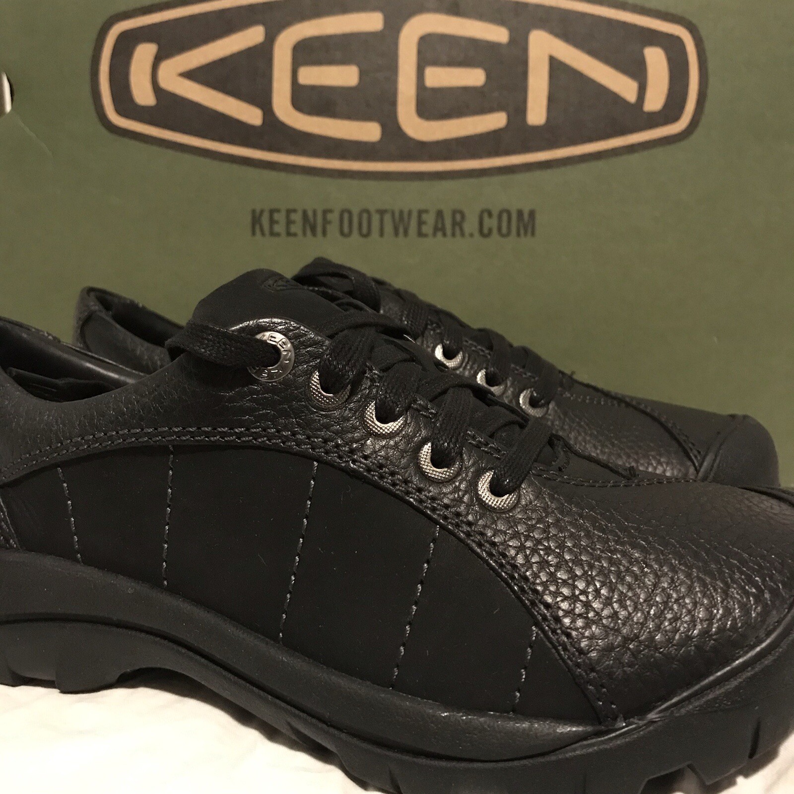 Scarpe da trekking Oxford Presidio NUOVE KEEN da donna taglia 6 5 M nere magnetiche 1011400