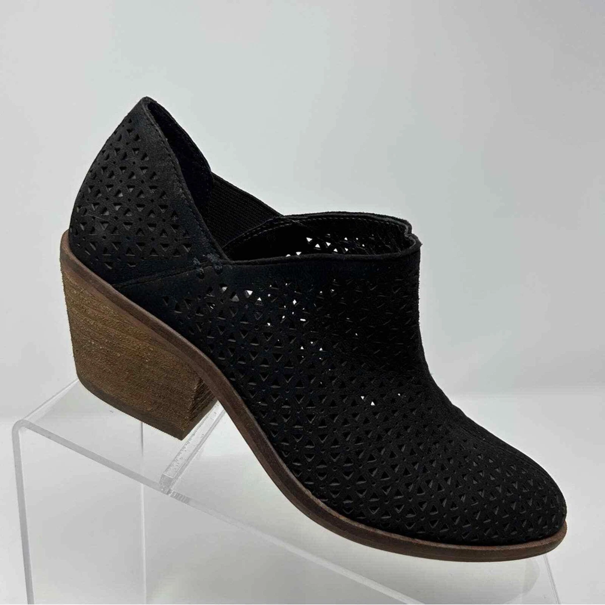 Vince Camuto Derindia Black Perforated Leather Ankle Boots Size 5