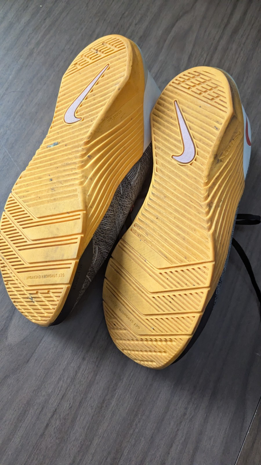 Women's NIKE Metcon 5 Cross Training Running Shoes Orange Black White Size 9 thumbnail 5