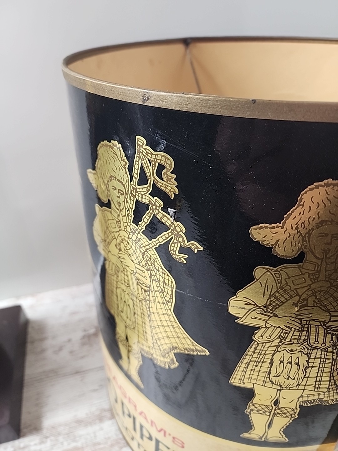 Segrams 100 Pipers Scotch Whiskey Vintage Light