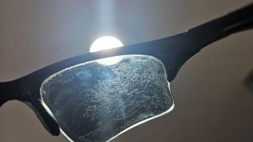 Gafas de sol polarizadas Oakley montura negra. - Imagen 11 de 11