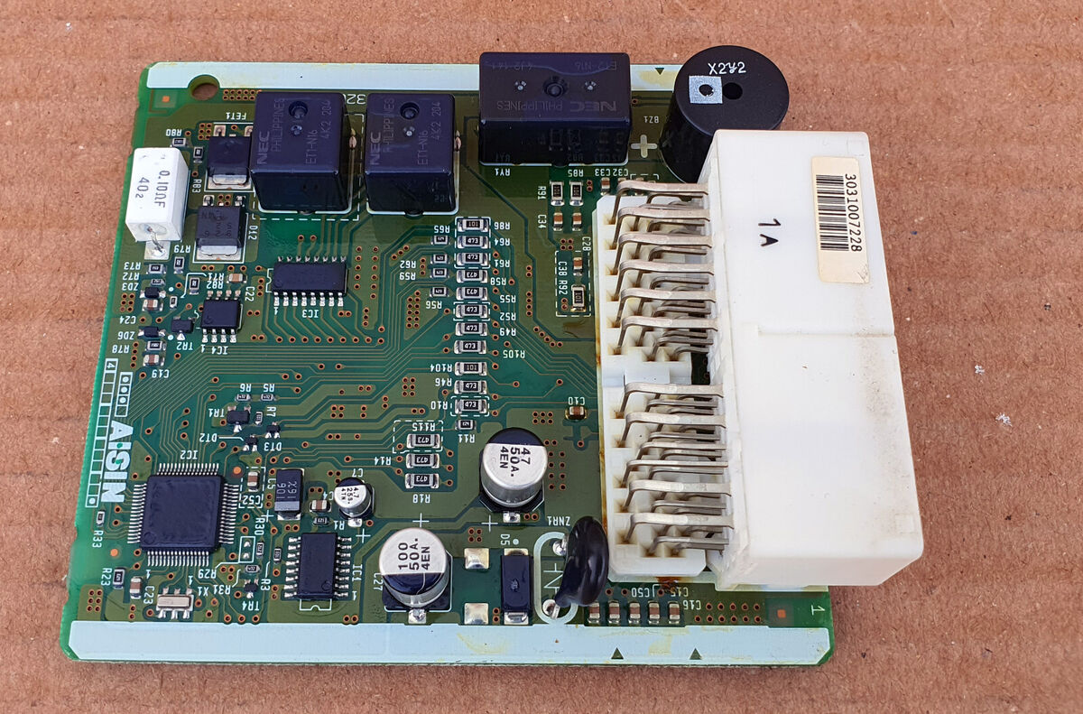 Toyota Hilux Surf TRN215W 89530-35281 4WD Control unit oem Toyota Hilux Surf TRN215W 89530-35281 4WD Control unit oem