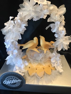 Wilton Chicago Plastic Love Birds Topper Cream Color Lite Yellow 1998 Hong Kong