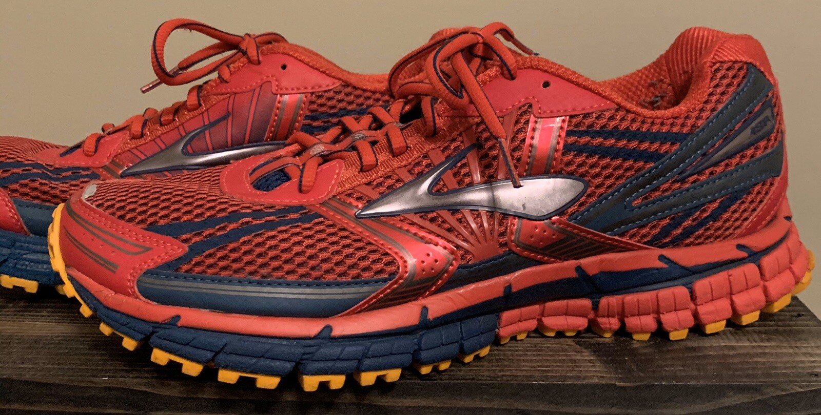 brooks adrenaline asr 11 red