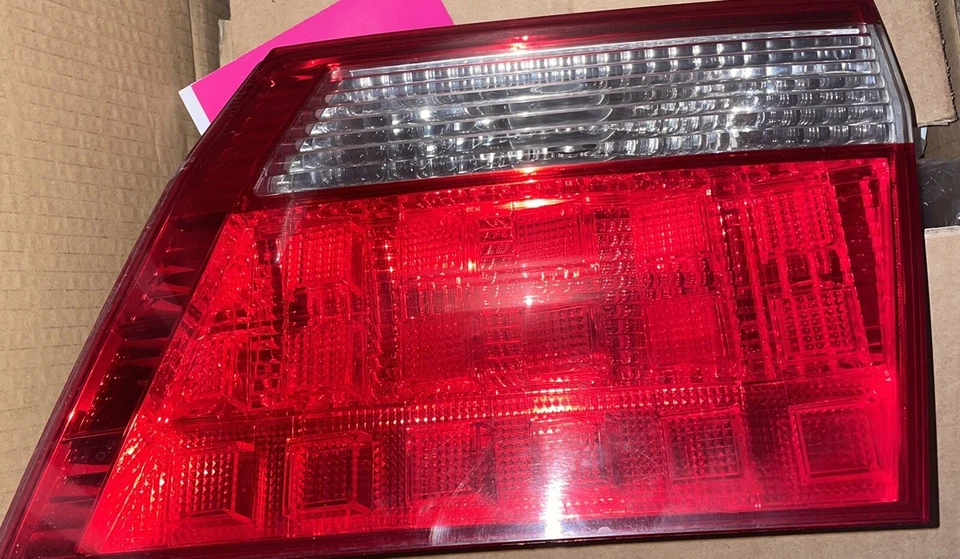 2005 honda odyssey tail light - Image 2 of 2