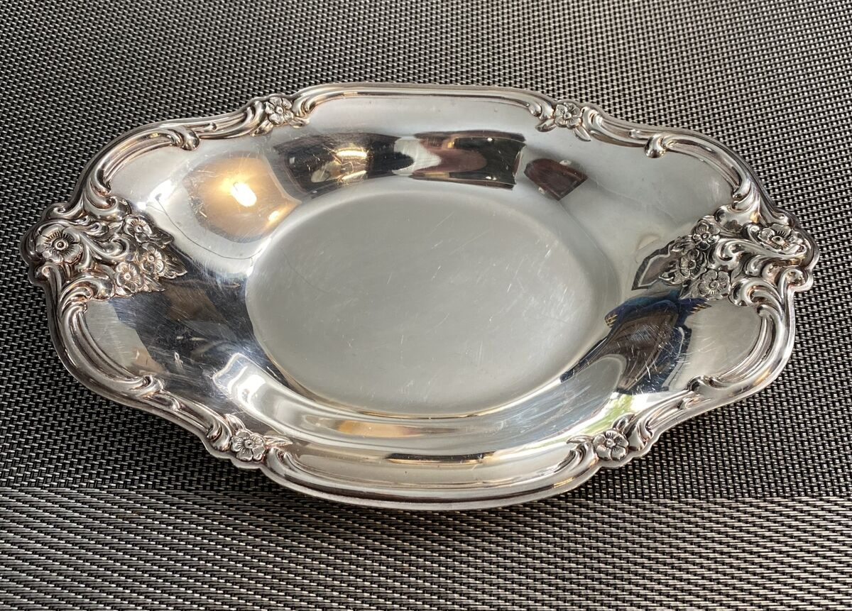 International Silver Company SILVER PLATED ORLEANS ROSES Oval Tray