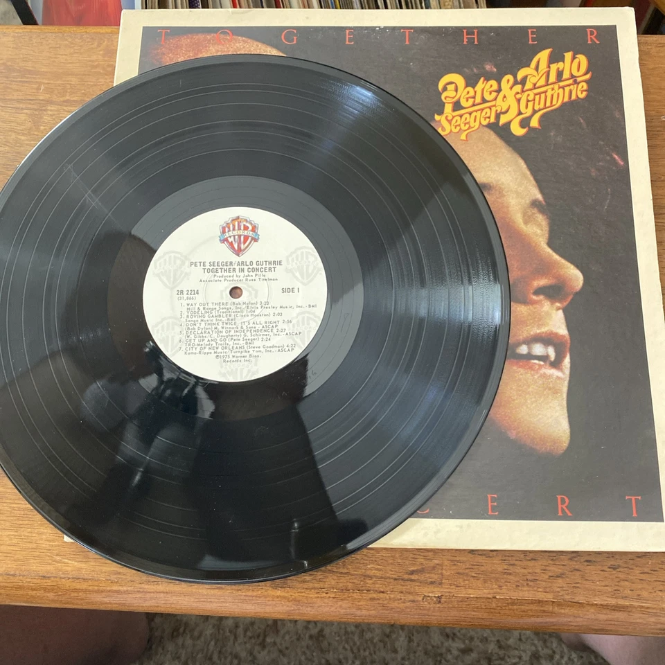 Pete Seeger & Arlo Guthrie - Together In Concert (1975, Vinyl Double LP) - Image 4 of 4