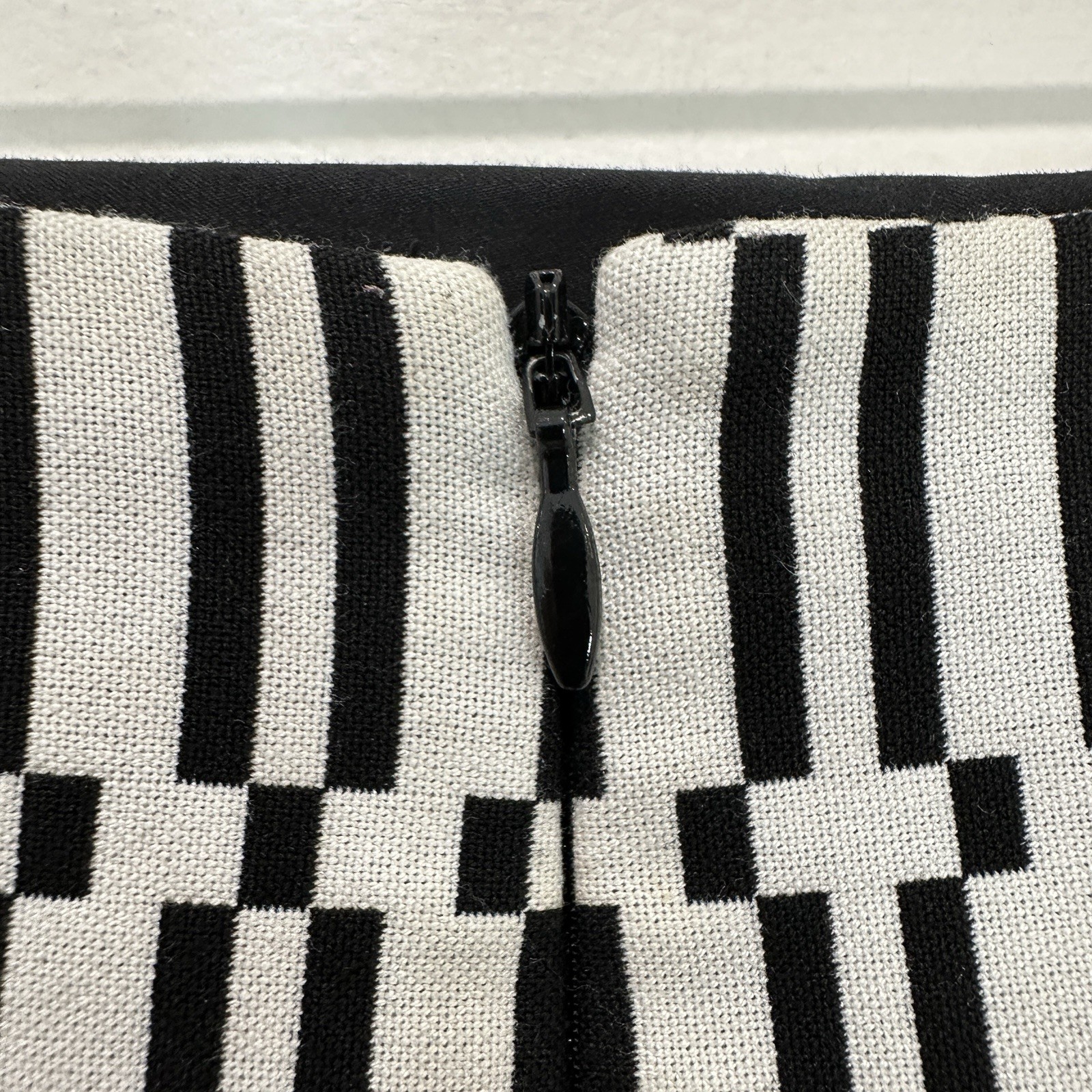 Cue Skirt Women AU 10 (29 in Waist) Black/White Striped Lined Knees Length image 6