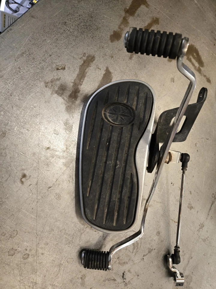 Pedal de freio 2008 Yamaha V Star 650 apoio para os pés direito conjunto de lingagem!!!!!!! - Imagem 3 de 4