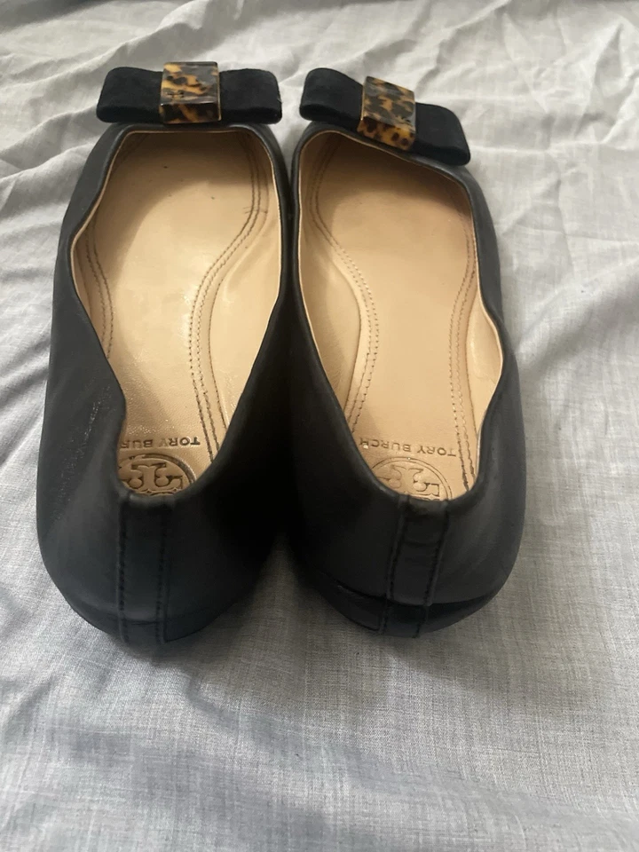Pisos de ballet Viral Tory Burch Nappa Chase con detalle de tortuga arco cuero 6,5 Foto 4 de 4