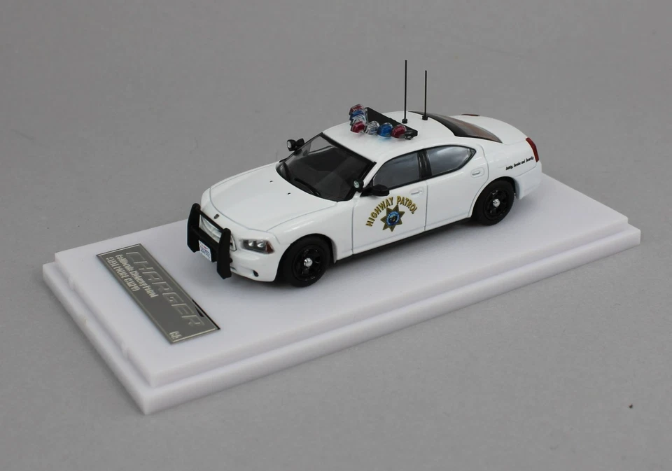 1:64 *ROLLIN DIECAST* Polar Bear #1 CALIFORNIA HIGHWAY PATROL Dodge Charger - Image 2 of 3