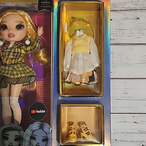 MGA Rainbow High SHERYL MEYER Yellow Fashion Doll + 2 OUTFITS Clothes NEW Cher - Picture 6 of 8