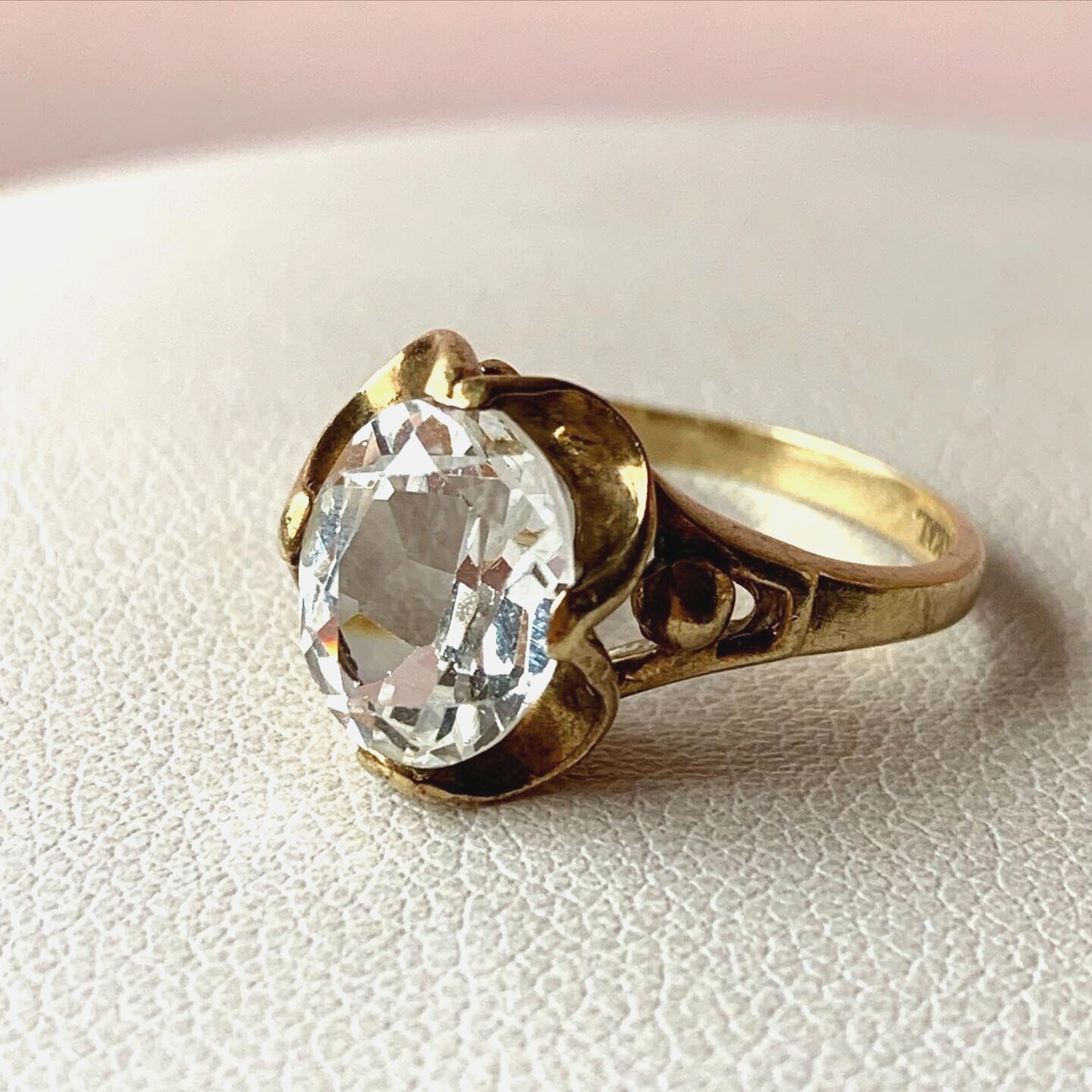 HUBERTUS VON SKAL VINTAGE 10K GOLD COLORLESS WHITE SPINEL FLOWER