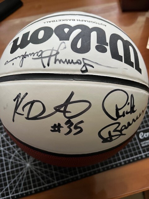 KEVIN DURANT ++ Signed NCAA Basketball - 2007 JOHN R. WOODEN AWARDS Bonus Ball