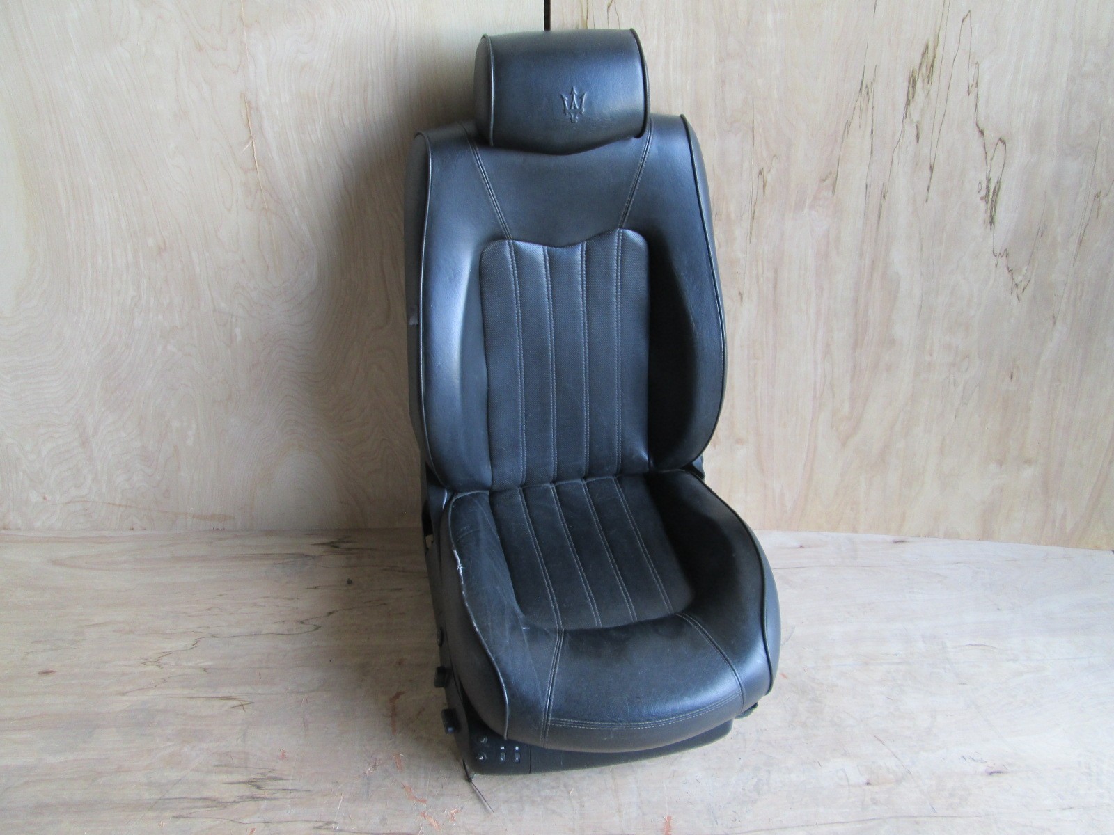 Maserati  Quattroporte -  RH / Passenger Seat  w/ Rails / Guides - Black