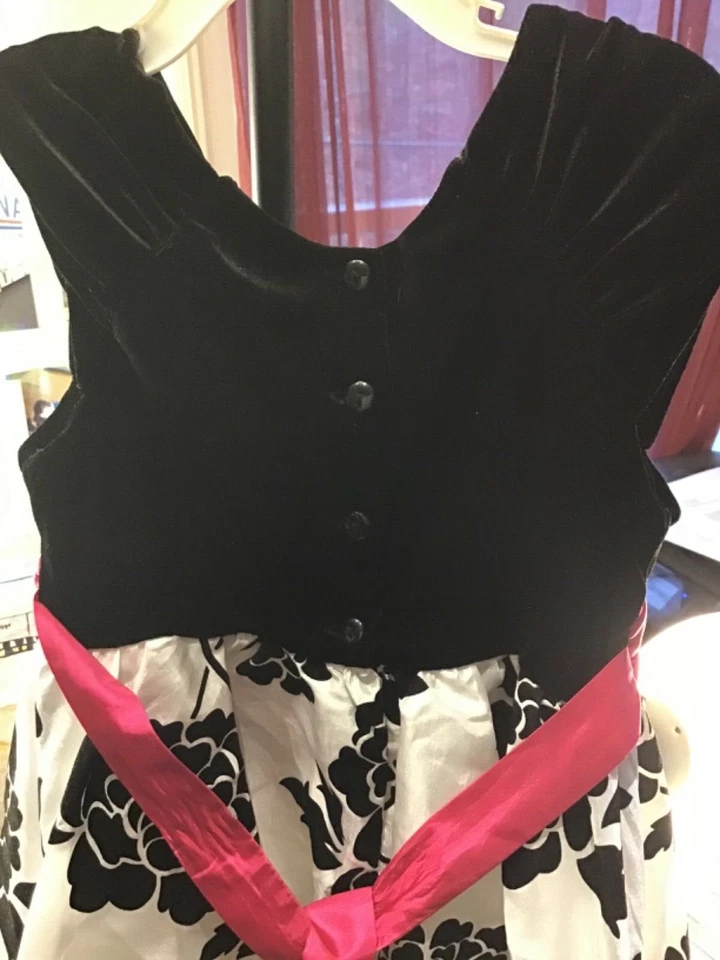 Jona Michelle Girls Dress Size 6 Black and White Pre Owned in Good Condition  - Image 2 of 4