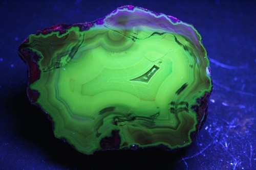 Condor agate collector specimen (fluorescent) - Picture 2 of 5