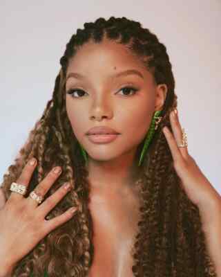 Kleines Halle Bailey Poster (brandneu)