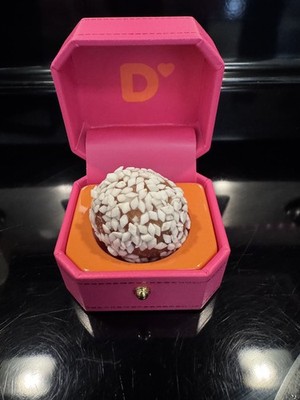 *NEW* Limited Edition Dunkin Single Munchkin ''Ring'' Box Proposal Box