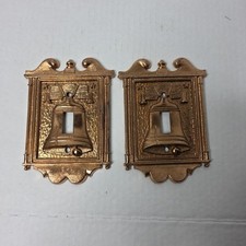 Lote de 2 placas de interruptor de luz vintage Liberty Bell metal martillado Vernon patriótico