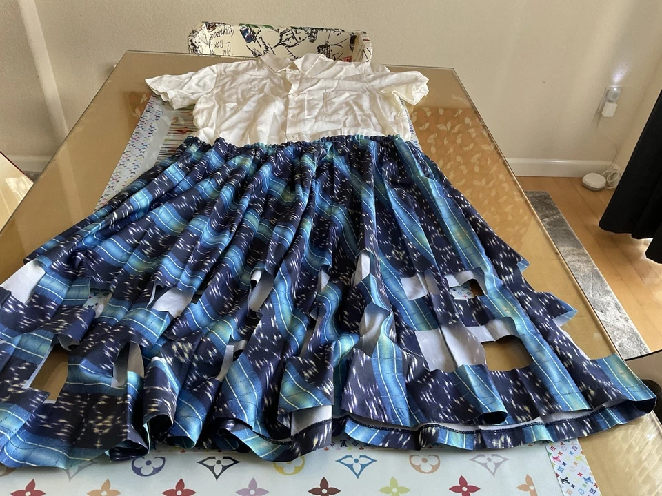 VESTIDO CAMISERO COMME DES GARÇONS ESTAMPADO RECORTADO HASTA LA RODILLA (FRANCIA) Foto 4 de 4