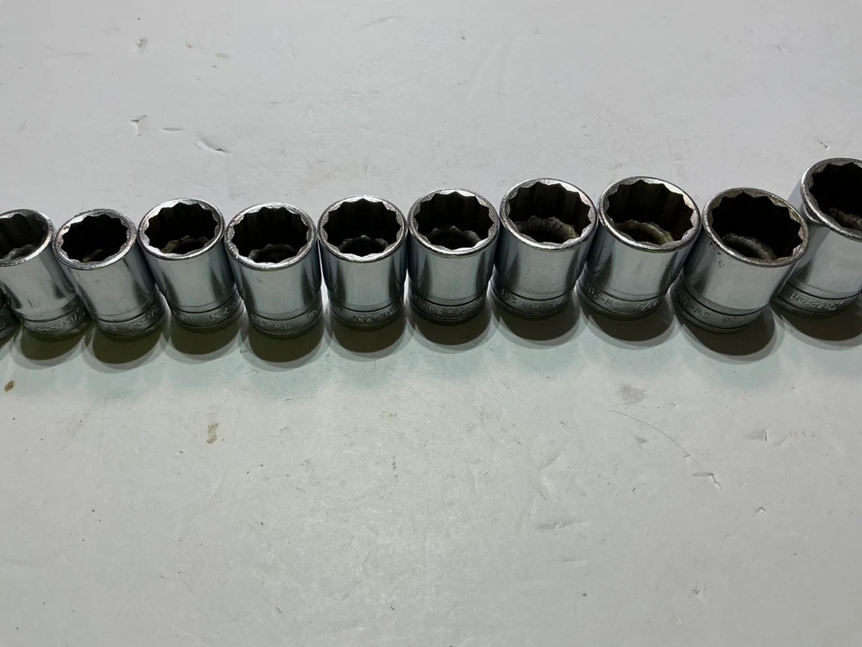 Snap-On 15 pc SAE Socket Set 1/2" Drive 12 Point - 7/16” to 1-1/4” in grt shape - Image 3 of 4