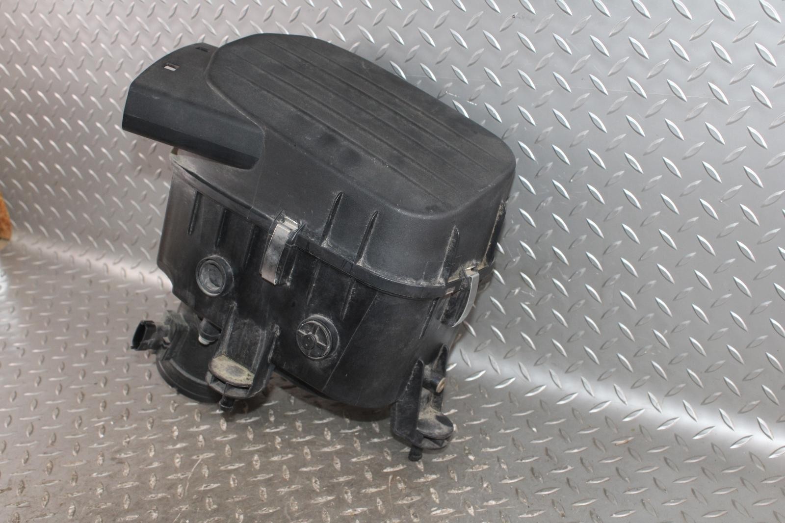 Maserati Ghibli 2014-2019 Left Air box top