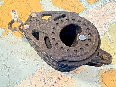HARKEN 2665 Harken 75mm Triple Carbo Block w/Becket