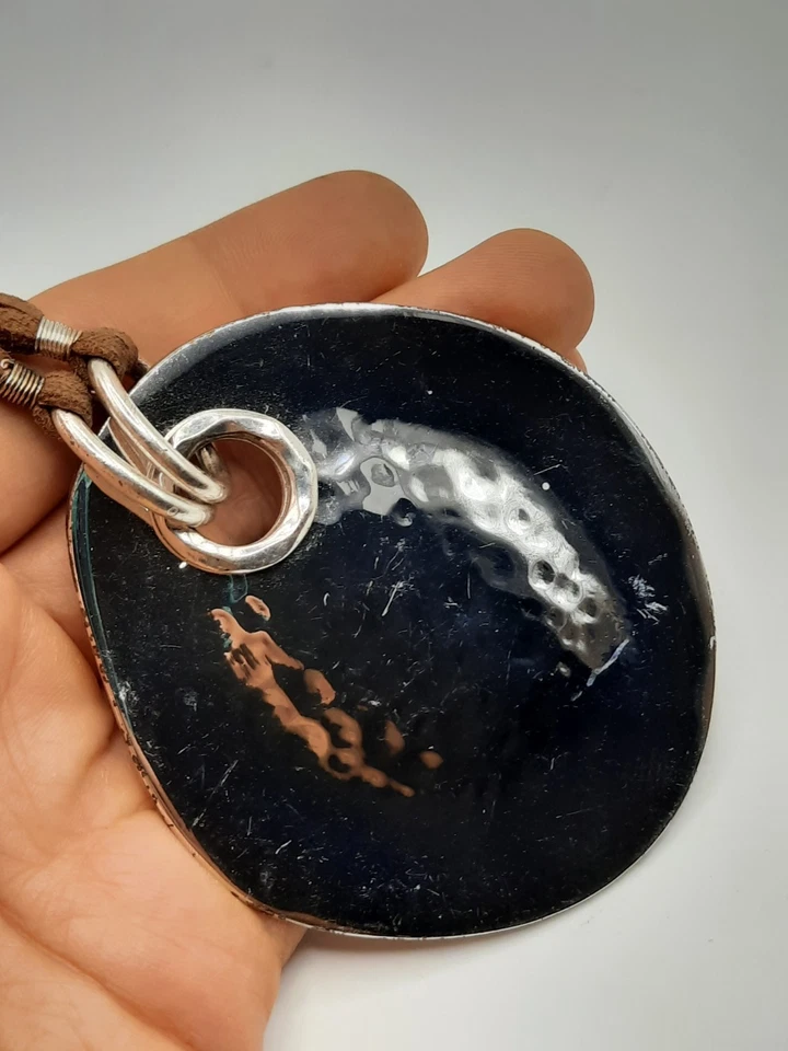 RLM Soho Collar Largo Grueso Tono Plateado Martillado Colgante Cordón Cuero Marrón Foto 4 de 4