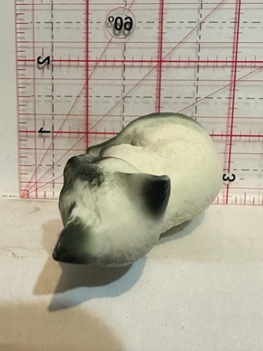 White Siamese Cat Sitting Figurine Ornament - Picture 5 of 6