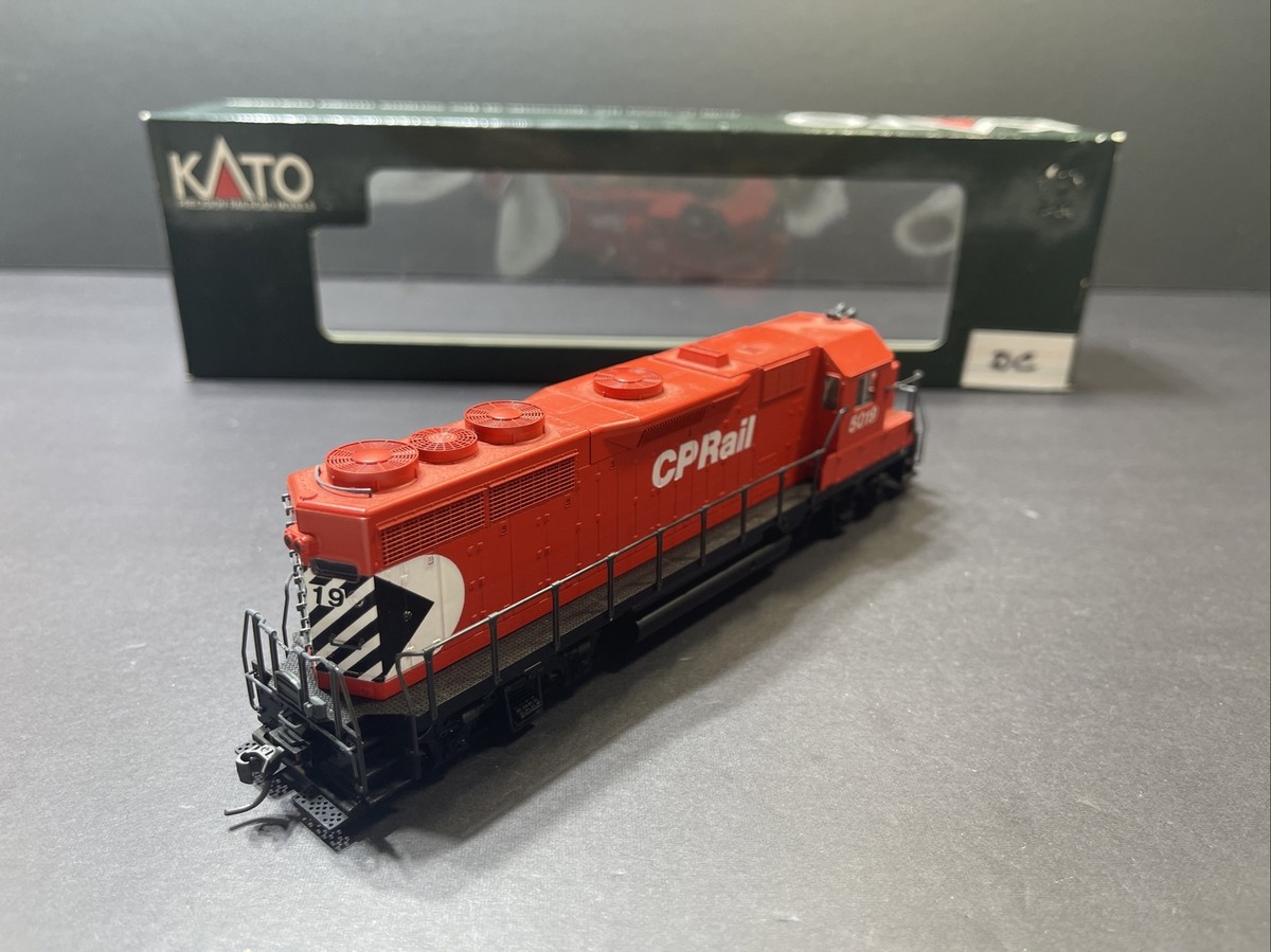 KATO HO SCALE 37-045 CP RAIL EMD GP35 PHASE IB DIESEL ENGINE