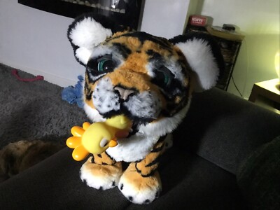 Furreal Friends Roarin' Tyler der verspielte Tiger interaktiv mit Küken