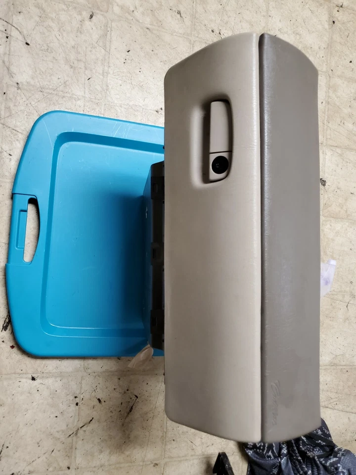 GUANTERA CADILLAC DEVILLE 2000 2001 2002 2003 2004 2005 Foto 3 de 4