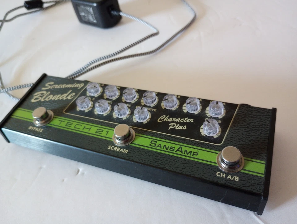 Tech 21 SansAmp Character Series Screaming Blonde w Original Power Supply  - Image 3 of 4