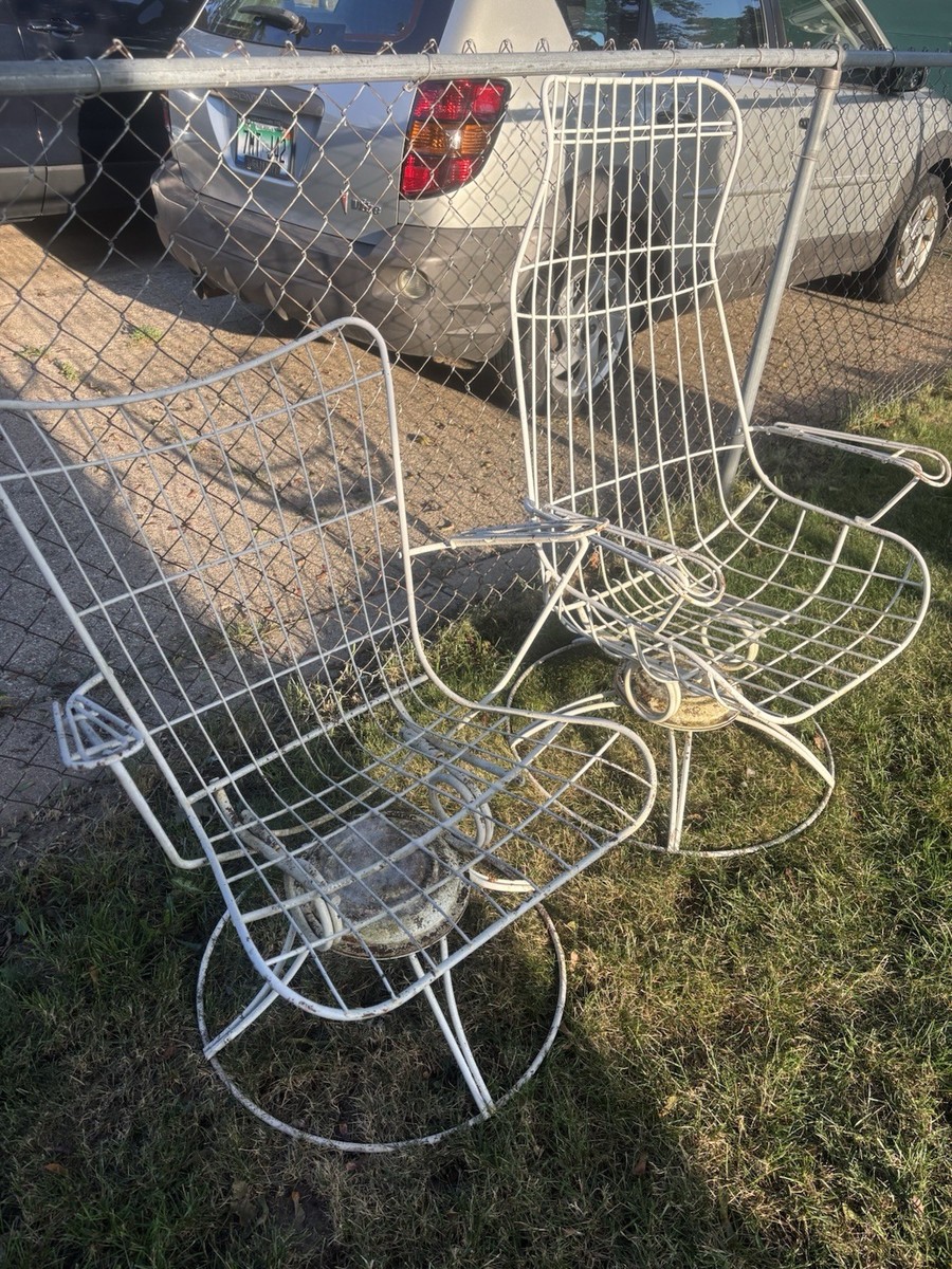 Vintage Mid-Century Modern Homecrest White Wire Swivel Rocker Lounge  Chairs(2)