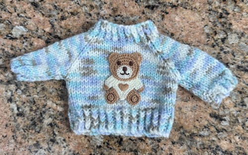 Handmade Jellycat Pullover blau, beige Garnanzug Medium BartholemewBear