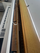 Yamaha Upright Piano 88-Key White Finish 3 Pedals Keyboard Cover MPN 2068323