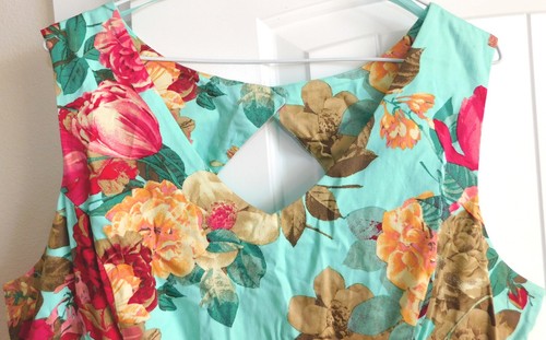 VESTIDO DE VERANO Tiana B para mujer 18 AZUL AGUA Floral Recorte Espalda Sin Mangas ¡LINDO! - Imagen 6 de 7